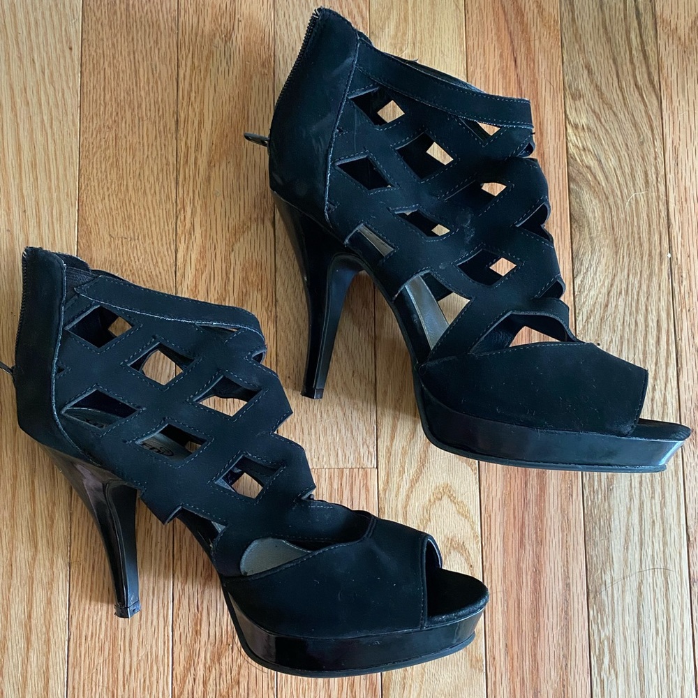 Unlisted by Kenneth Cole Black Heels